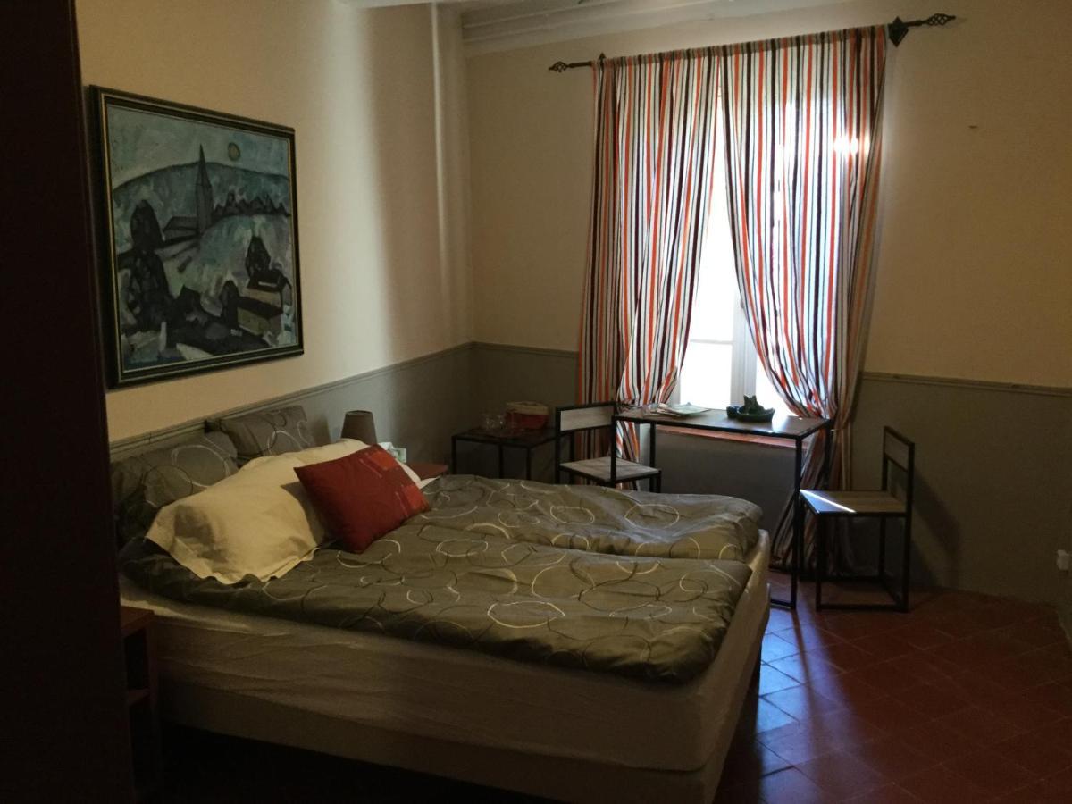 Les Hirondelles Bed & Breakfast Argeliers Dış mekan fotoğraf