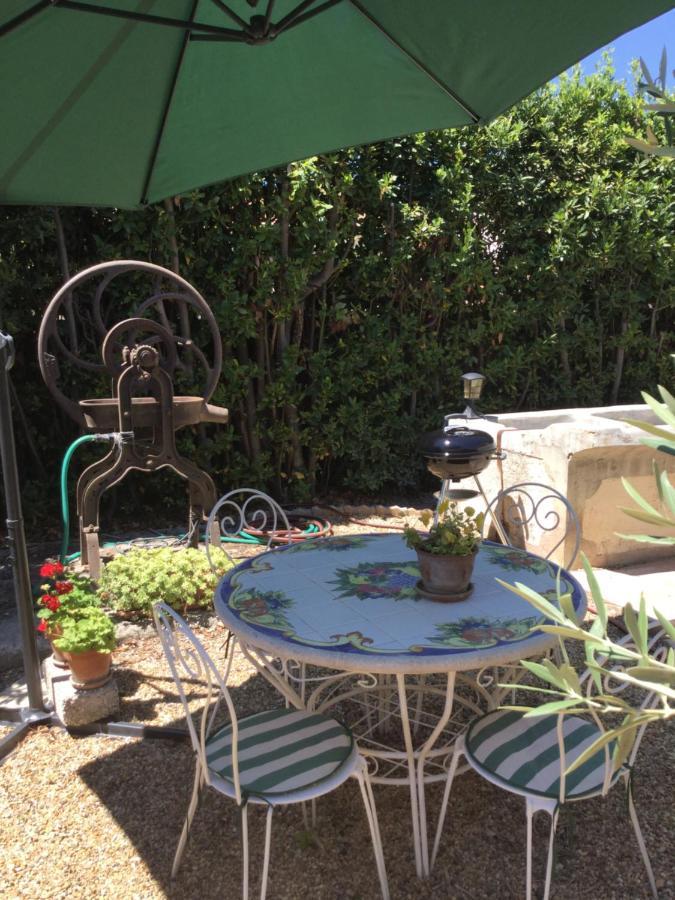 Les Hirondelles Bed & Breakfast Argeliers Dış mekan fotoğraf